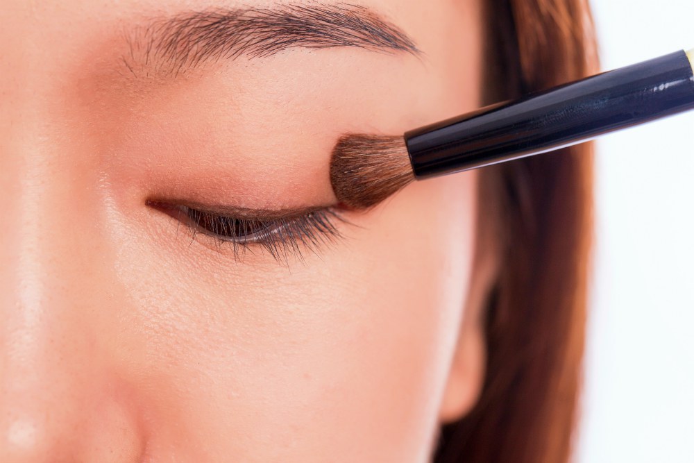 Base for Perfect Make up | New Year’s Eve Makeup Tutorial | Gold Glitter Cut Crease With Red Lips