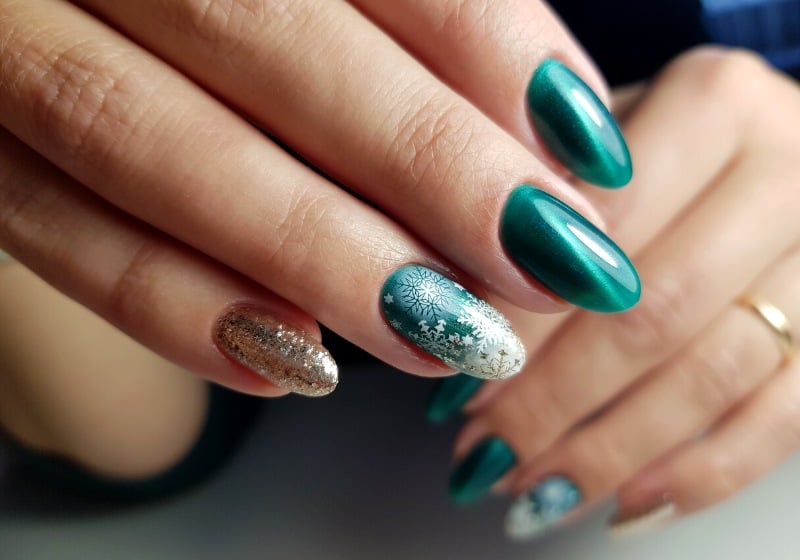 beautiful shellac manicure on female hands | easy snowflake nail art tutorial