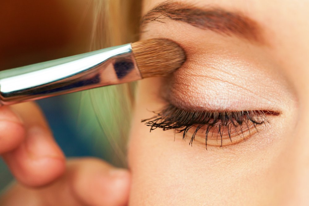 Eye makeup woman applying eyeshadow powder |New Year’s Eve Makeup Tutorial | Gold Glitter Cut Crease With Red Lips