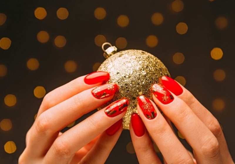gold bright ball female hands christmas | how to make snowflake nail art