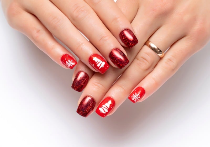 new years burgundy shiny manicure snowflakes | diy snowflake nail art