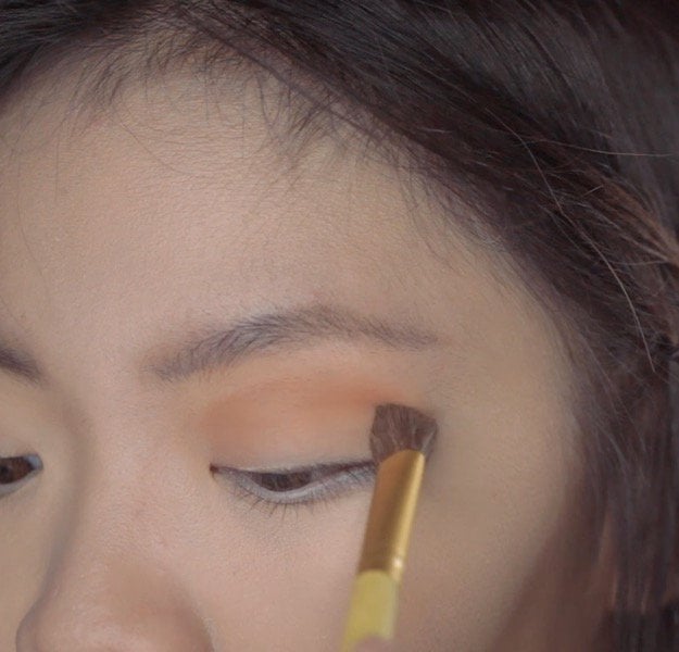 Apply Gold Eyeshadow | Snapchat Rainbow Filter Be Silly On Your Thanksgiving Party