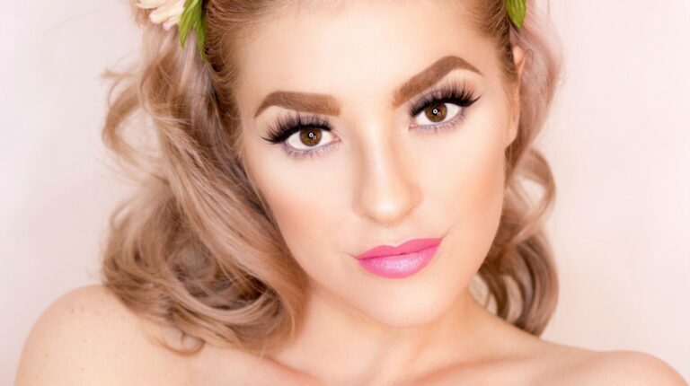 Feature | Pretty In Pink Prom Makeup Tutorial | Makeup Tutorials