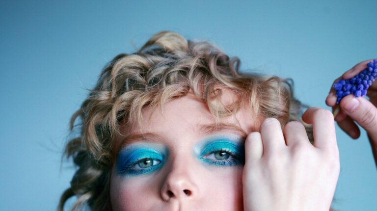 feature | See Jeffree Star's First Makeup Eyeshadow Palette